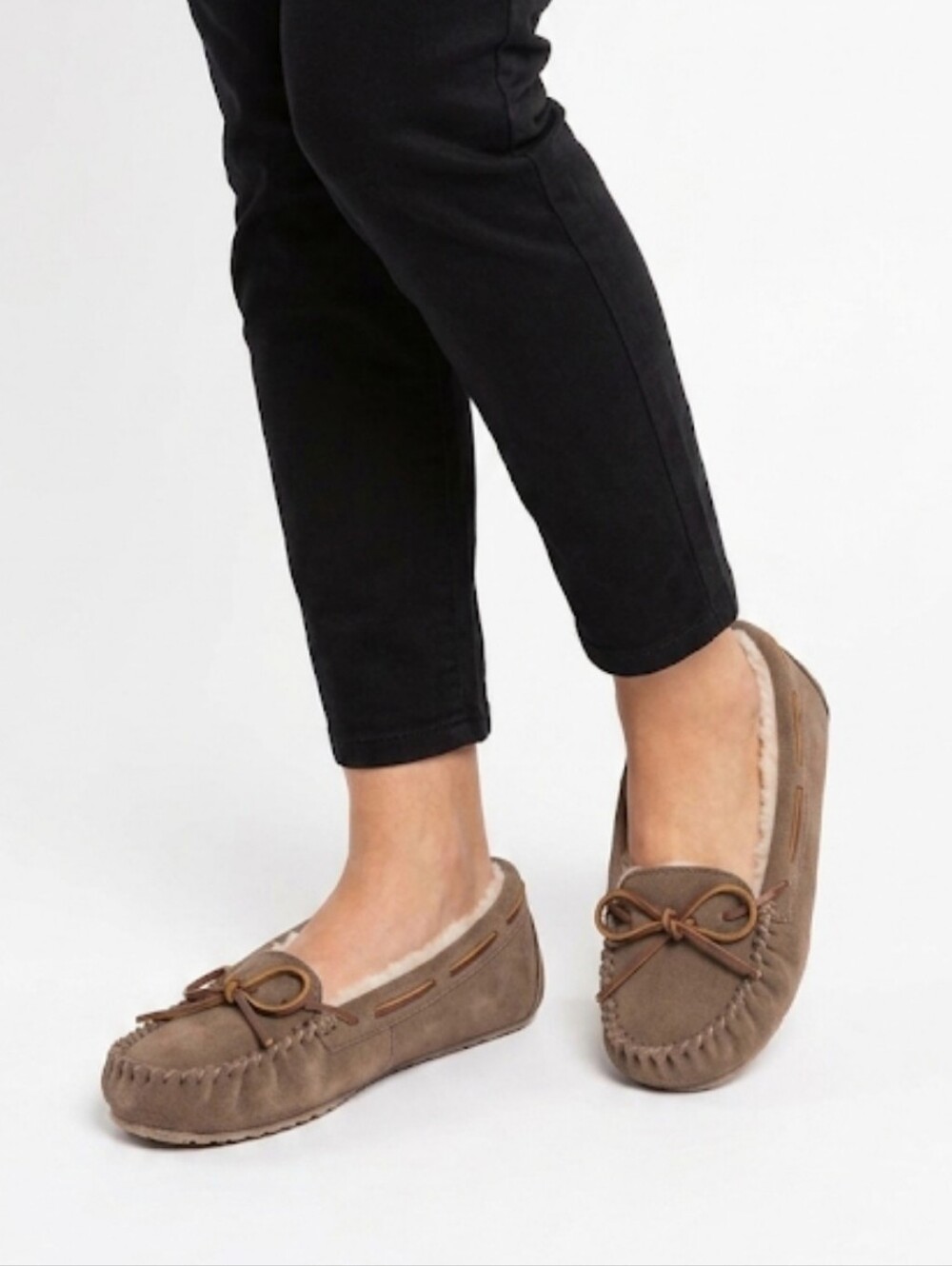 Minnetonka CALLY Moccasin Taupe Tan Suede Cream Faux-Fur Lining Slippers Shoes 8